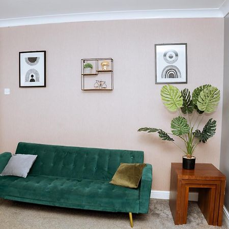 Modern 3Bed Home With Hot Tub ลีดส์ ภายนอก รูปภาพ