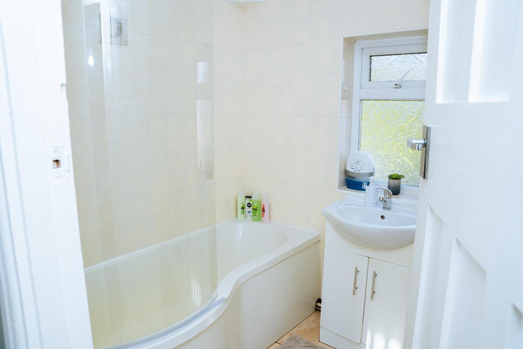 Modern 3Bed Home With Hot Tub ลีดส์ ภายนอก รูปภาพ