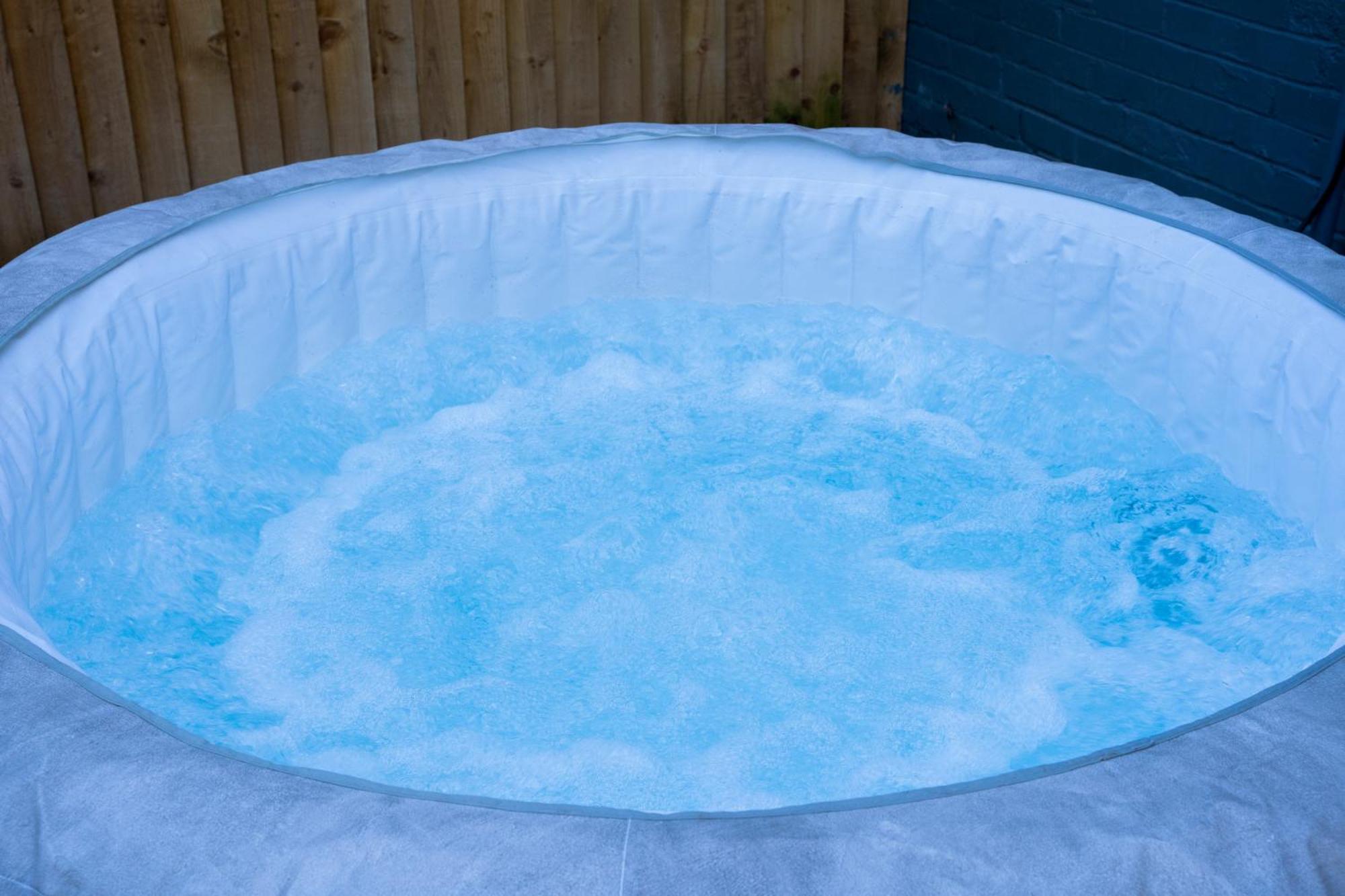 Modern 3Bed Home With Hot Tub ลีดส์ ภายนอก รูปภาพ